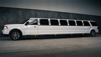 Lincoln Navigator XXL limousine wit buitenkant-min